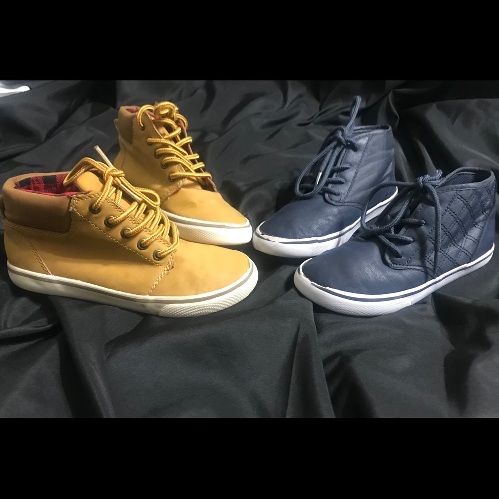 Boys chukka style shoes